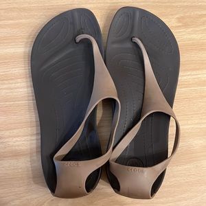 Crocs thongs
